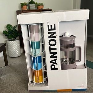 Pantone mugs and French press designed in Italy